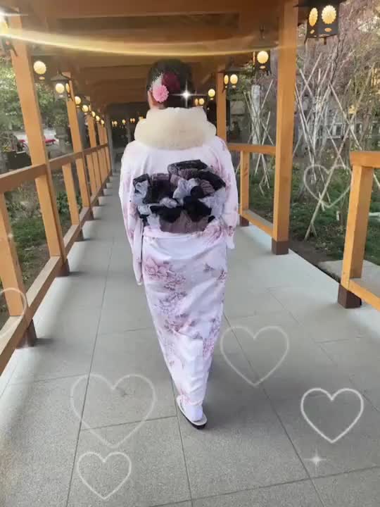 新年明けましておめでとうございます🥹💖



今年もよろしくお願いいたしますm(._.)m



今年の初めての思い出はまさかの
自分のよだれ🤤で起きる٩(´Д` ;)۶:.*



なんともりおちゃんらしいエピソードでした💦




今日は久しぶりにお休みなので、お酒飲みながらまったりおうちタイムしてますᐡ⸝⸝> ·̫ <⸝⸝ᐡ♡




この間貰い物でほたるいかのいしる干しなるものを頂いて食べてるのですが



最高に美味しくてお酒が進みます😋



ぜひおすすめなので買って食べてみてね💕︎