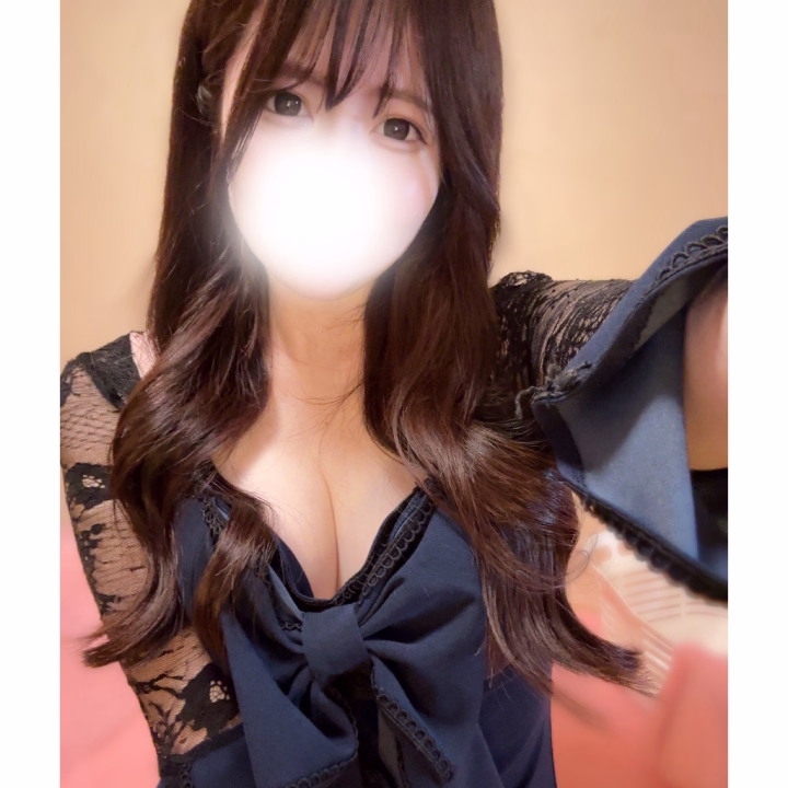 こんにちは、てんりです🪽

最近疲れると、とっても
辛いものが食べたくなる…🔥

実際辛いものって、
ストレス溜まってたりすると
食べたくなるみたいですね🌶️

私も自然と辛いものを食べて
ストレス発散してるのかも？🥹

あとはあなたと思いっきり
声を出してセッション(隠語)するのも
だいぶストレス発散になります🫣笑

わたしのアノ声…聞いてて
興奮するらしいですよ、どうやら♡
ほんとかどうかは実際に…🫢

明日も7時から！
とっても楽しみにお待ちしてます🎶

てんりより。