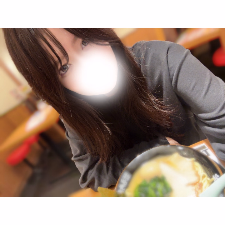 おはよう☀てんりです！

今日は先日キメたラーメンと📸
ご褒美で食べるラーメン幸せすぎ…

毎日ラーメン健康生活の方は
オススメ共有しましょうね🤝

そして昨日もありがとうございました！
いっぱいしちゃってへとへとだけど、
その分気持ちいい充足感…

反応良すぎてついつい
たくさん触れちゃう…！！って
言ってもらえて嬉しいやら、
恥ずかしいやら…🫢🫢

責め好きさんは楽しめるのかも？♡

たくさん元気チャージできたから
今日も元気いっぱいです🎶

会えるの楽しみにしてるねーーー！☺️
また後ほどお会いしましょうっ

てんりより。