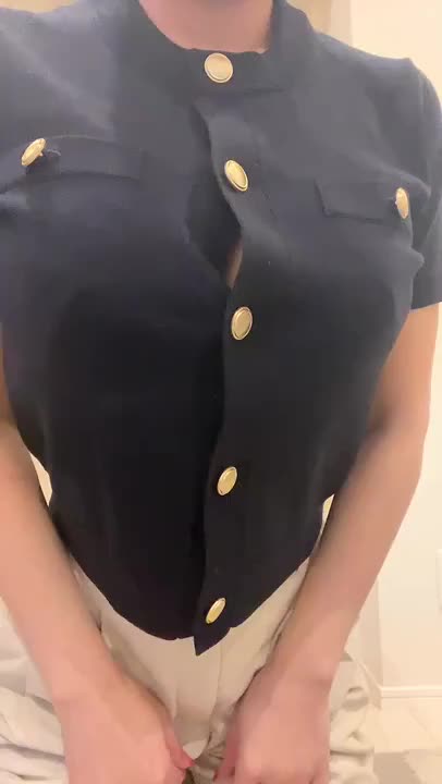 服の下はこんな感じなんです🫣💖

見に来てね♥️