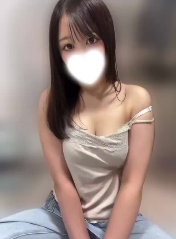 もじもじ動くきほです🫣💓

▶️動画タップすると見やすくなります▶️

段々肌寒くなってきて…お兄さんの温かさが恋しくなってきました♡♡

きほはくっ付きたいんだけどなぁ〜〜💭

ギューってお兄さんの強さに包まれたいですっ///