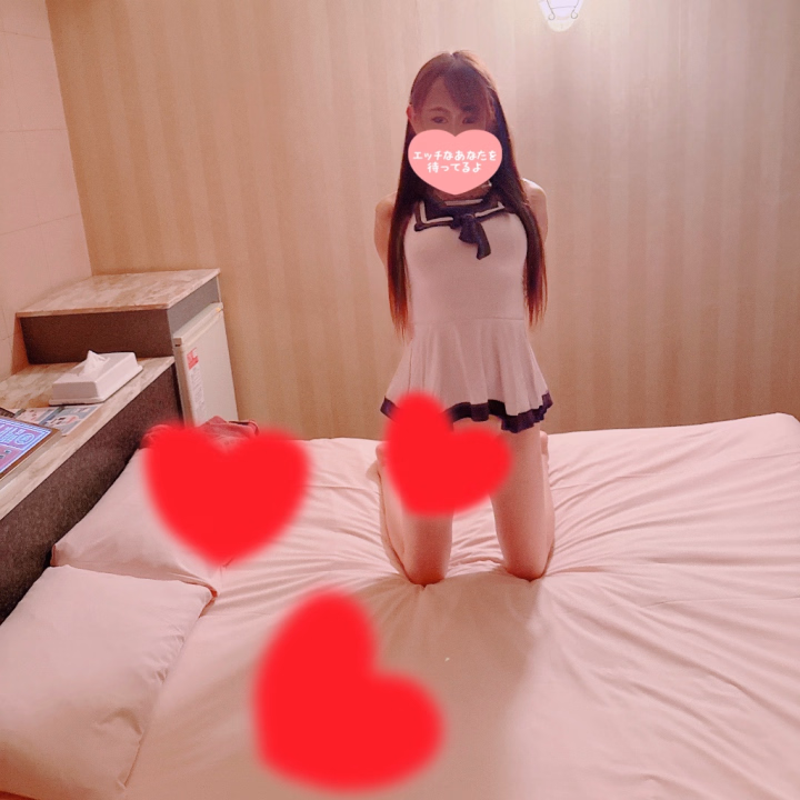 本日19時から急遽変更出勤するよん✌️
さっきまでバタバタしてたからようやくエッチな事できるって想像しちゃうとムラムラしちゃう(/// ^///)
0時までなのでラブコール待ってるね💕︎