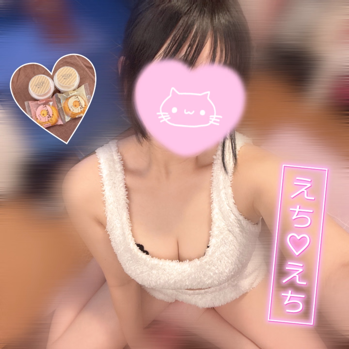 こんばんは🎶 なるです🐰🩵
 
午後も連続でお誘いして下さった
初めましてのお兄さんたち˖ ࣪⊹
ありがとうございました😻😻
差入れもありがとうございます💞💞
毎回おいしく頂いてますっᓀ ·̫.ᓂ⸝⸝
 
17時以降の今日の衣装はこれ〜〜❣️
白のモコモコ着てます♡♡
 
ラスト枠予約して下さってる仲良しさん☝🏻❤️
ありがとうございます🥹🥹
お会いできるの楽しみにしてますっ！！
 
 
残り2日間のご予約もまだまだ受付中です〜🩵
なるに会いにきてね〜〜ദ്ദി＞ᴗ＜)🎀✧