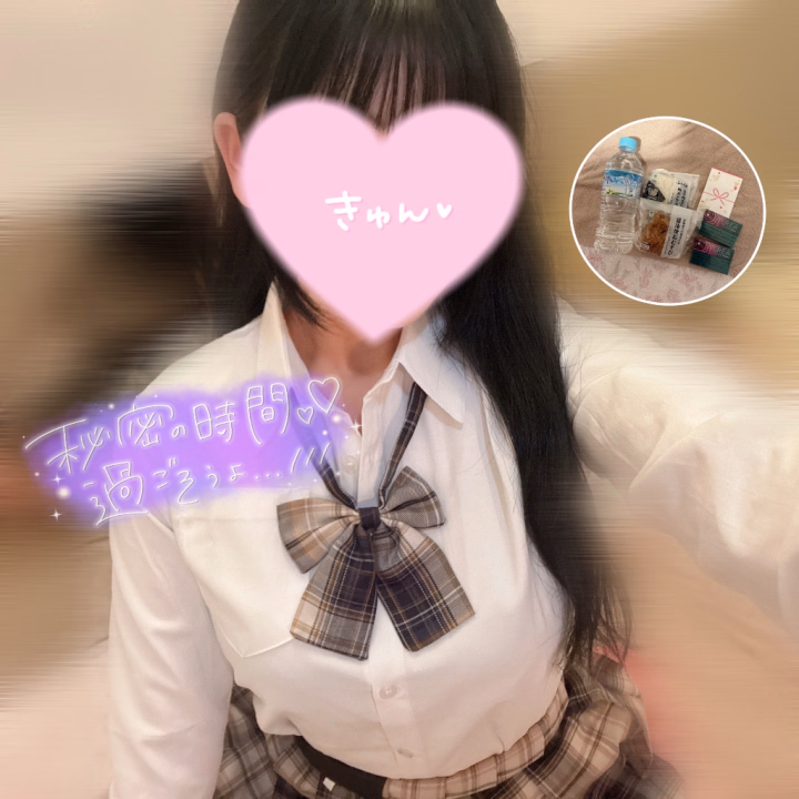 やっほ〜！なるです🐰🩵
 
日記全然更新できてなかったけど、
13時から出勤してました^ ܸ.  ̫ .ܸ ^♡
 
スタートからこの時間帯までお誘いして下さった仲良しさんたち˖ ࣪⊹
ありがとうございました😻😻
沢山の差入れもありがとう(๑o̴̶̷᷄﹏o̴̶̷̥᷅๑)
 
そしてそして‼️この写真に写ってる制服着てました👀‼️
高校生ぶりに着たけどやっぱり違和感あるね笑笑
 
【  🚨 大 事 な お 知 ら せ 🚨  】
･〜17時までは制服コスでのお出迎え♡
･17時以降〜はパジャマでお出迎え♡♡
※ちなみにお兄さんたちが受付でなるに着て欲しい衣装選べるんだってさ〜〜😻😻
似合いそうなの選んで💖
 
なるは来週お休みもらってるので、
明日でこのイベントは終わりになるかな、、💧
 
･19時まで🈳あるので少しでも会いにきてくれたら嬉しいなあ💘
お誘い待ってます〜〜♪