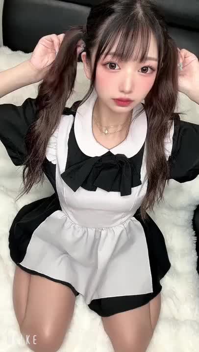 こんにちはえあですっ❣️


お兄さんの事待ってる時間が
1番ムラムラする…


早くえあの気持ちいところ
触って欲しくなっちゃう…🥺💗


早くえあのキツキツのナカに いれてほしいな…💭