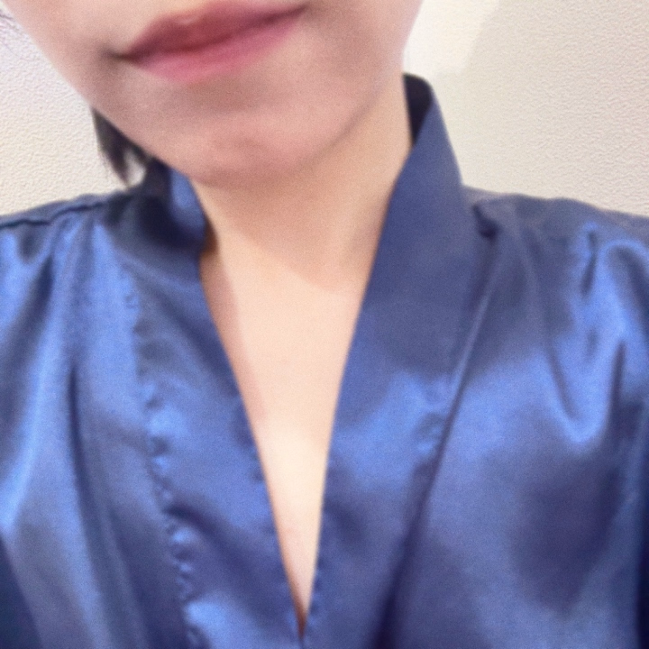 こんにちはര  ̫ ര✨

8番の秋元です。

一昨日？昨日の雪で朝起きたら路面凍っていて❄️🫧朝からすってんころりんしましたт  ̫ т
あ、でも無傷です✋おしりは痛くて4つになるとこではありました💦

ほんとに数週間？は凍ったままそうなので気をつけたい気持ち( `ω´)！！

みなさんも足元お気を付けて！



なにやらバスローブ？なんだとか？？

なんか浴衣みたいだよね首もとだけだと~~~


良ければ遊びに来てね(❁ᴗ͈ˬᴗ͈)💕︎