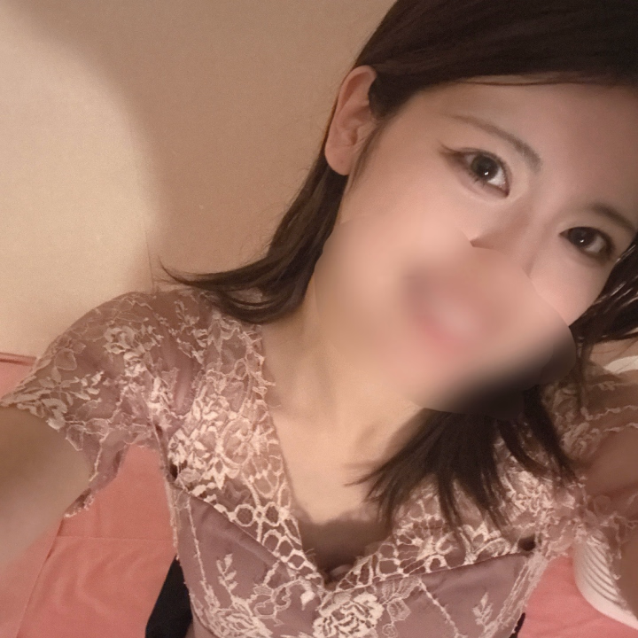 (昨日でしたが...!!)初出勤終わりました〜！！
皆様とっても優しくて、ドキドキしながらも楽しく初日を終えられました՞⸝⸝> ̫ <⸝⸝՞

次は26日（木）15時から21時までいます^. ̫.^
お会いできたら嬉しいです𓂃 ࣪˖ ⋆.˚ ʚїɞ ⋆