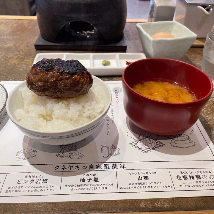 こんばんわ🌙*.｡えみるだよ⋆⸜🧡⸝‍⋆


明日出勤予定だったけど
体調が優れなくてお休みに変更になりました💦
またえみるが元気になったら
遊びに来てくれたら嬉しいな( *´꒳`* )


今日お休みだったから
美味しいハンバーグ食べてきたよ！

えみるは食べるのが大好きだから
今はもっちゅりんが1番気になってるの！

みんなも美味しい食べ物教えてね😋