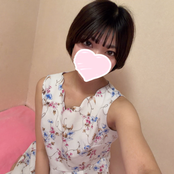 こんばんは🌙

たくさん買い物が出来て大満足してるあゆかです！
欲しかった物を無事帰ることができてルンルンしてます🎶


20日18:00〜22:00までいます！
よかったら遊びに来てね💕