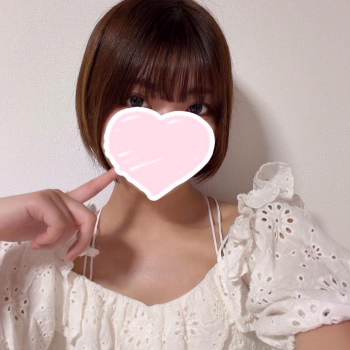 こんばんは🌙

雨が降って寒いですね🥶
半袖だと寒くて長袖着てます！

暑くても焼けたくないから長袖を羽織るあゆかです！
周りから見たらきっと「暑そう…何で長袖？」って思われてるかも🫢

視線に負けずに羽織を着ます笑

可愛い服が大好きなので最近ネットでいい服がないか探し中！
見つけたらとりあえずカートに入れてキープしてます🤭

たくさん買い物したいな〜