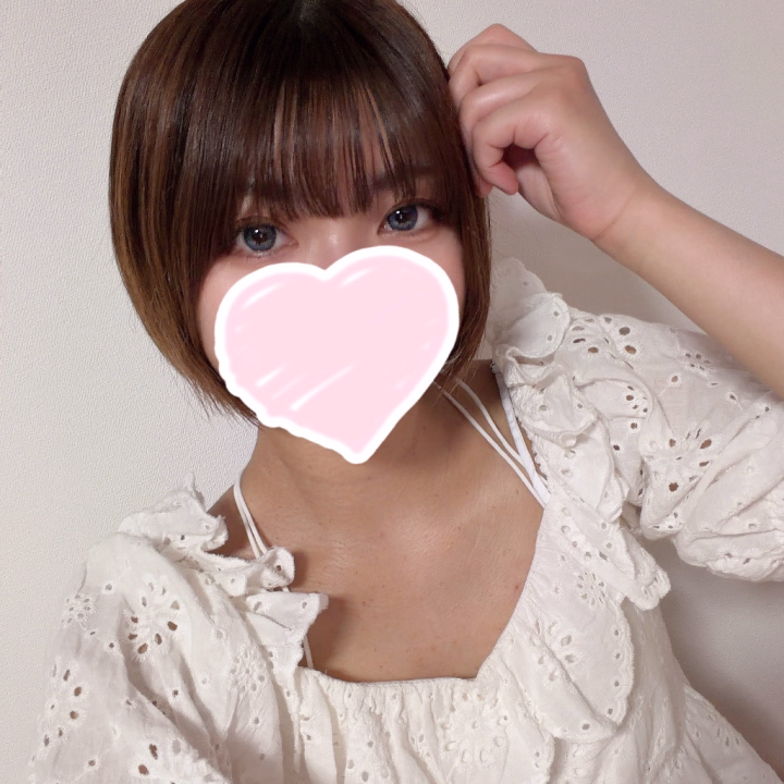 こんばんは🌙

急ですが明日出勤することになりました！
時間は18:00〜23:00になります！

急だとは思いますが、たくさんのお兄様に会えたら嬉しいです☺️

ご予約お待ちしてます✨