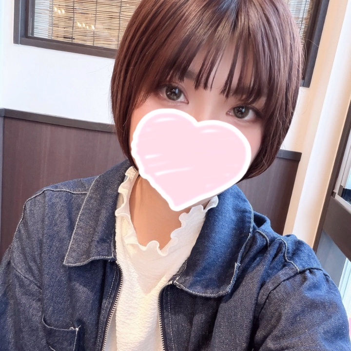 今日も暑くて溶けそう🫠

急に夏になってきてアイスやかき氷が食べたくなりますね🤔

さて、
本日18:00〜23:00までいます！
あゆかともっと熱々に過ごしましょ🩷
