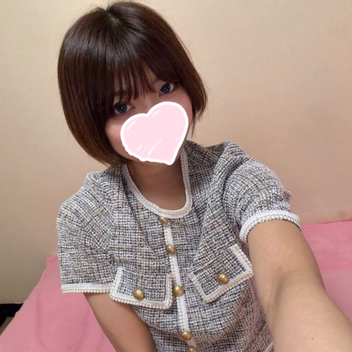 こんばんは🌙

朝雨降ってたけど今は止んでてよかった🥺
雨降ってると外出たくなくなるのはあゆかだけ？

本日18:00〜23:00までいます！
よかったら遊びに来てね✨