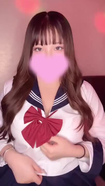 イベント参加しました💓
恥ずかしかったけど頑張って撮ったのでわたしのめろんでめろめろになってね💕
あふれるおっぱいにドキッとしたら、応援してもらえたら嬉しいです♡
