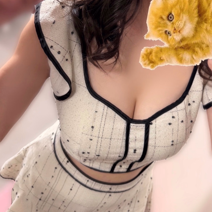 今日もハピネス東京吉原でした🗼

明日の14日は15〜23時でいるよー🌸


なんか今日のドレス可愛くない？✨
お気に入りになったー
また着れるかな？

明日のドレスはどんなのでしょーか！


見に来てね🥰お待ちしてまーす💕
