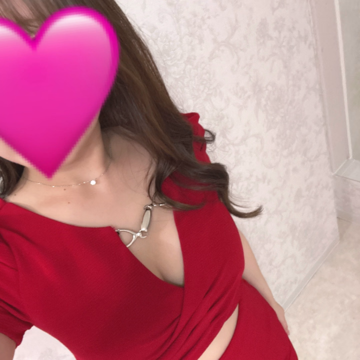 お久しぶりです！しろです🤍

2.3月はバタバタしていて
出勤できなかったのですが
今日から！
4月はたくさん出勤する予定なので
ぜひ会いにきてください〜💞🥹