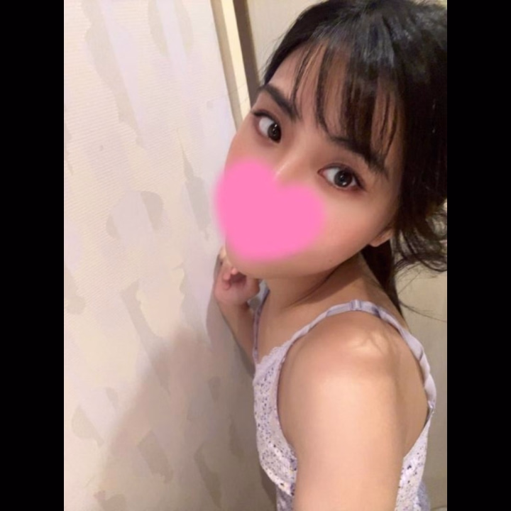 1/13お礼です✨

ちょうど1ヶ月ぶりでしたが、まだ2回目なのに「前から知ってるみたい」って言ってもらえて…その言葉が本当に嬉しかったです☺️  
ずっと落ち着ける空気で、最初から最後まで楽しい時間でした🍀

そして、お昼ご飯まで用意してくださってありがとうございました😳 
お寿司にパンにプリン…まさかの「お口直しにじゃがりこ」！！
その組み合わせのセンス、最高です😂  
どれも全部おいしかったです😋

「ちゃんと写メ日記を見れるのかチェック☆」のために、パン🍞を食べてるところを写メ日記にアップしたり（笑）  
緊急で動画回して撮ったので 
口元がちょっとお見苦しかったかもしれませんが、愛嬌ということでお許しください💦

そのあとはお風呂でゆっくり温まって、たまにいたずらしたりして（笑）  
笑いが絶えない、あっという間の3時間でした🫧

次は2月16日以降ってお話されてましたね🍞  
またお会いできる日を楽しみにしています✨  
寒い季節ですが、お体に気をつけてお過ごしくださいね💭

素敵な時間をありがとうございました🌷