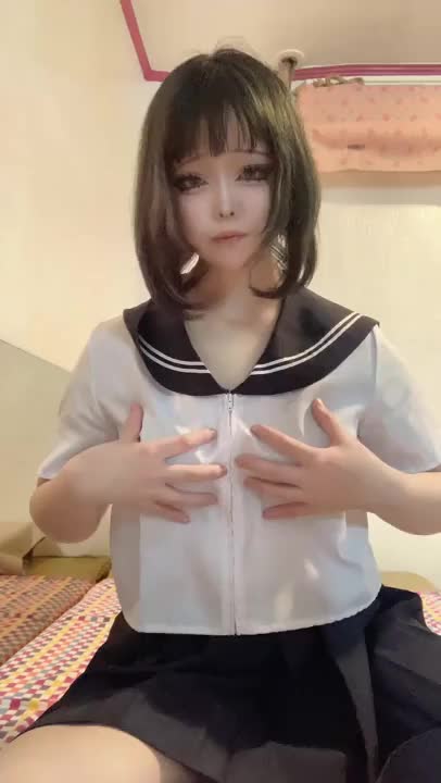 るうです🐈‍⬛

学生服ってすごくえっちだよね…
学生の時えっちなこと
しなさすぎて…
制服エッチとかちょっとだけ
憧れてました…笑

お兄さんはどんなえっちに
憧れありますか？？
よかったら教えて欲しいな！

るう🐈‍⬛