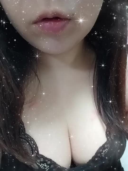 初めての動画投稿〜❣️

ふわふわやわやわ…かと思いきやハリもあるらしい🥹！？

こちらのおっぱいに埋もれたいお兄様✨
せなのココ、空いてまーすよ(`･ω･´)

本日18時までの受付です❣️
よろしくお願いします🙆✨