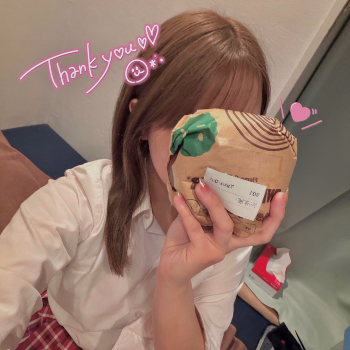 本日も1日ありがとうございましたっ！✨

今日はなんと差し入れで、みゆのだいすきなハンバーガーいただきました😭💖

嬉しすぎましたありがとう🥹🤍

次回の出勤は、1日(月)14:00~24:00
で出勤します！

たくさんのご予約、ご来店お待ちしております🎶

おやすみなさい🐑💤