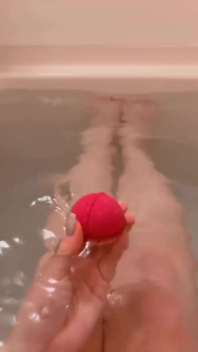 お風呂大好きで、入浴剤入れるのがお気に入り💓‪

特にフィギュアでるたいぷがふゆさんのおこのみです(*´艸`)