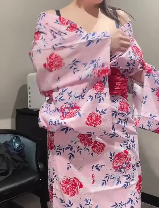 赤のもの少なかったから浴衣着た時の🫶
入店してからたくさん応援ありがとうございます❣️
来年もたくさん応援お願いします🥰
動画からのフォロー、毎日推しうちわと❤️、アイテム応援してください🙌