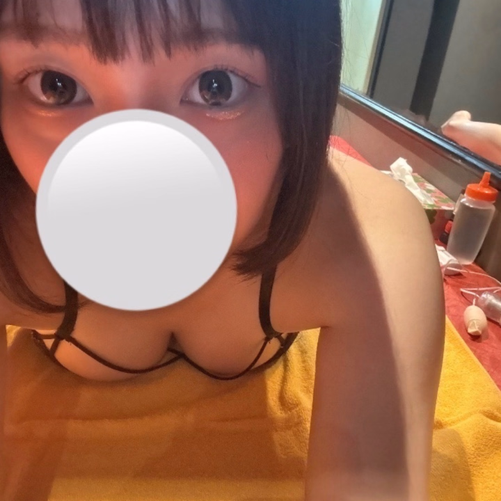 6/3(水)にうめと遊んでくれたお兄さんありがとうございます！
普段と違う出勤時間ならではの出会いもあって嬉しかったです♡

残りの6月の出勤予定です！
6/9(火) 9:00~24:00
6/10(水) 9:00~17:00
6/14(日) 9:00~24:00
6/20(土) 19:00~24:00
6/21(日) 9:00~17:00

6月も出勤少ないけど、タイミング合う日あったらお誘いお待ちしてます🥺💓

直近だと9日と10日いるのでうめと一緒にえっちなことしよ💗