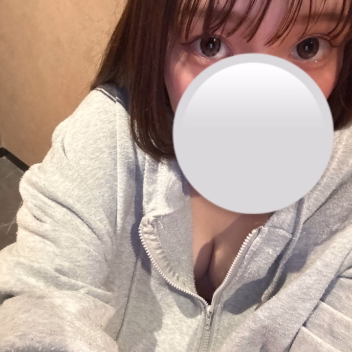 4/14(火)、4/20(月)にうめと遊んでくれたお兄さんありがとうございました♡
どちらも短い出勤時間だったけどお誘いもらえてお兄さんと過ごせて嬉しかった🐻‍💕

次回4/25(土)の9:00~24:00が4月最後の出勤です！
5月の出勤予定がまだ未定なのでお誘い貰えたら嬉しいです🥹💓

タイミング合うお兄さんからのお誘いお待ちしてます💌💕
