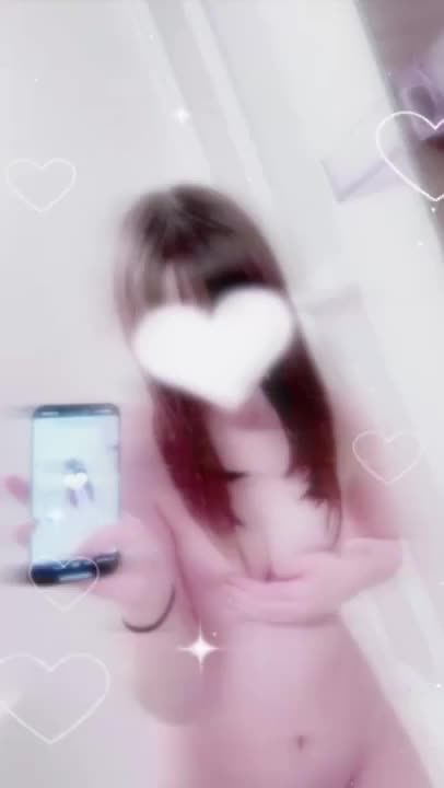 明日､10:00~20:00出勤します💪🏻︎

いっぱい遊んでください🥺💓



お兄様は､おふろにスマホ持っていく派ですか？


めぐは音楽聴きながら洗ってるから

絶対持っていく👍🏻

あと浸かるんだったらアニメか映画みるんだ〜


だからおすすめのアニメと映画も教えて🥹

めぐ