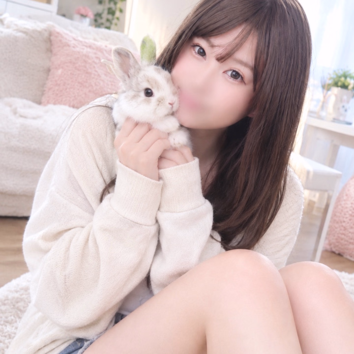実は今、友人からうさぎさんを預かっています🌙*.｡

うさぎを飼ったことがないから、もうドキドキ…！🥹💓
わんちゃんとはまた違う可愛さがあって、見ているだけで癒されちゃう🐰💕

でも、うさぎさんって何が好きなんだろう？🤔
どんなふうに接してあげたら喜んでくれるのかな？？

うさぎを飼っているお兄様や、詳しいお兄様がいたら、ぜひいろいろ教えてほしいなっ🍀*゜

おすすめのおやつや、気をつけたほうがいいこと、可愛い仕草なんかも知りたいです♡♡

初めてのうさぎさんとの生活、楽しみながらお世話を頑張りますっ( ´꒳` )🐰💗

お兄様たちのうさぎさん情報、たくさん待ってるね〜💕︎