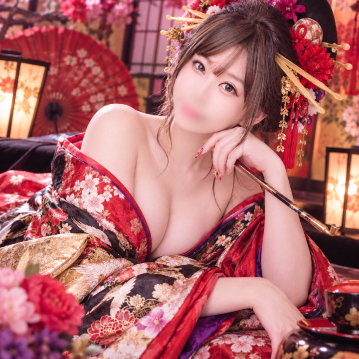 ドキドキワクワク…💓
初めての花魁体験✨

すごく綺麗にしてもらって、いつもと違う自分に変身できました🥰💖

華やかな着物にヘアメイクまで、気分はすっかり花魁さん👘🌹

でも、これはお店では着れないなぁ〜😂💦笑

普段できない体験ができて、すごく楽しかった〜💕
素敵な思い出がまたひとつ増えました🌙*.｡

みんなにも見てもらえたら嬉しいなっ❤️