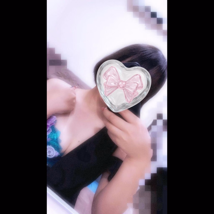 ぽんずです🐾💕

出稼ぎ2日目、気付けばもう10時になりました✨
今日も朝から元気に出勤しています🥰

昨日は初めての出勤で緊張しっぱなしでしたが、優しく接してくださるお兄さんばかりで、とても楽しい1日になりました🌷
改めてありがとうございました💓

まだまだ慣れない土地での生活ですが、新しい出会いや初めての経験がたくさんあって毎日新鮮な気持ちで過ごしています✨
出稼ぎ期間は7/2までなので、限られた時間の中でたくさんの方とお会いできたら嬉しいです🐾💕

私はおっとりしていると言われることが多くて、まったり過ごす時間が大好きです🥰
一緒にのんびりしたり、お話をしながら笑ったり、そんな穏やかな時間を共有できたらいいなと思っています🌷

もちろん初めましてのお兄さんも大歓迎です💓
「どんな子なんだろう？」
「少し気になってた」
そんな方もぜひ会いに来てくださいね🐾✨

今日はどんな出会いがあるのかなとワクワクしながらお待ちしています🥰
お休みの方も、お仕事の合間の方も、ぜひぽんずに会いに来てください💕

本日も最後までよろしくお願いします
