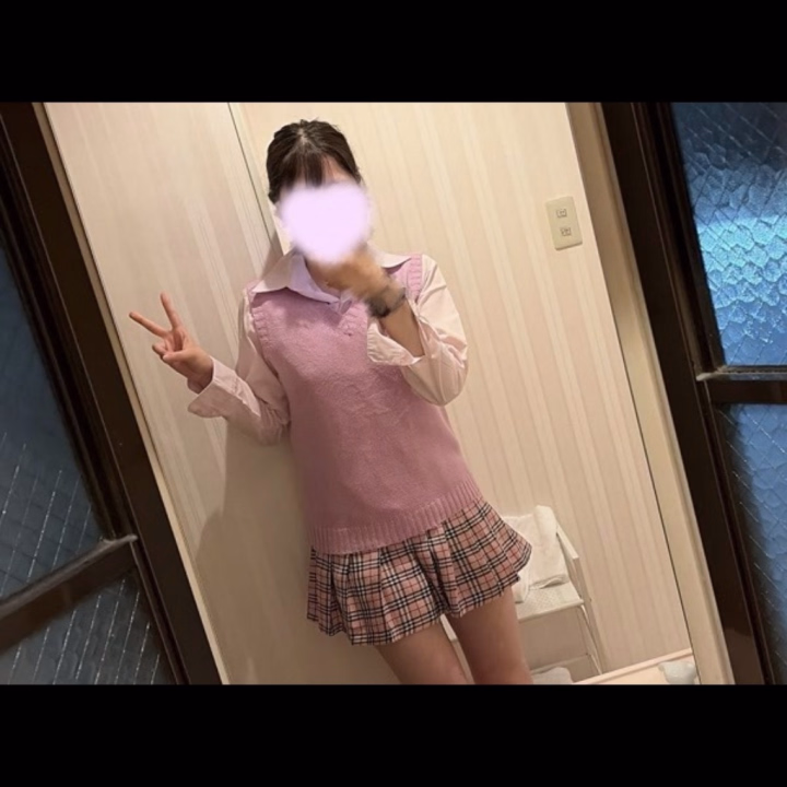 2本目70分のお兄さん♡
さあやにはじめての制服コスプレをさせてくれたお兄さん♡
ピンクの制服選んでくれててセンス良すぎ✨🩷
さあやがピンク好きなのもしかして知ってた？？
だとしたらすごくて天才やさん‼️
お兄さんが好きなタイプのさあやがすきな服の趣味とか好み合いそうだなあ🥺
他のコスプレもきてお兄さんと楽しみたいからまた来てくれたらうれしいな❕💕