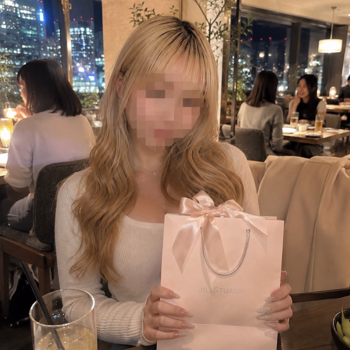 今日はお友達から素敵なプレゼントをいただきました🎁💕

大切に使わせてもらいます☺️
本当にありがとう✨

楽しい時間を過ごせてとても嬉しかったです🥰

明日も出勤予定です💓
お時間合う方はぜひ遊びに来てくださいね♪

お誘いお待ちしています💌