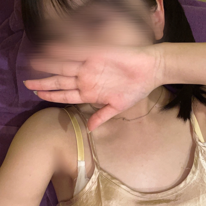 雨だね☔️🥲

外は蒸し蒸ししてて気分下がっちゃうね🥺

あやかのお部屋は涼しくて快適だよ💖


雨宿りしにおいで🤍