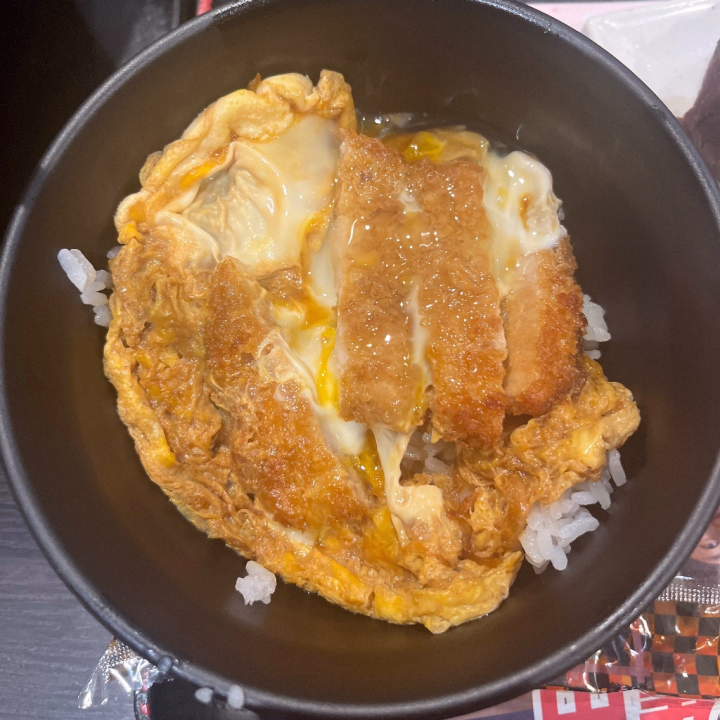 今日の夜ご飯は資さんのカツ丼でした🍚

カツ丼前まで食べれなかったけど
克服した‼️

今日はお腹いっぱいなので
ゆ－っくり睡眠します🌙
みんなもたっぷり睡眠とってね💕︎

おやすみなさい🌙𓈒𓂂𓏸