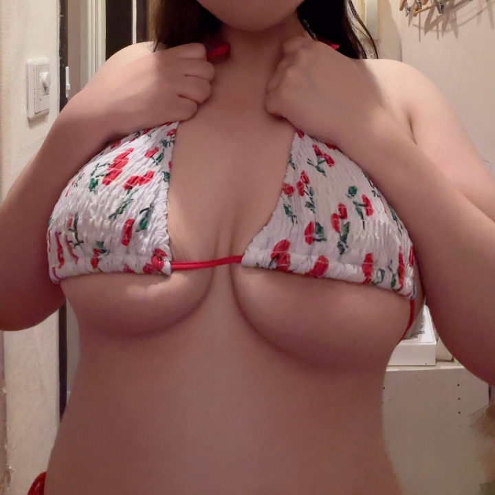 れいかです🍒

最近夜は寒いかな？と思ったけど
今日は意外とあったかいね〜！

寒暖差も激しいから
お兄さまも風邪ひかないように
気をつけてね😭💦

最近コンビニでおでんが始まって
一気にれいかは季節を感じたよ🤭✨

お兄さまは今何してるの？👂
一緒に心も体もぽかぽかになろうね💞

🍒れいか🍒