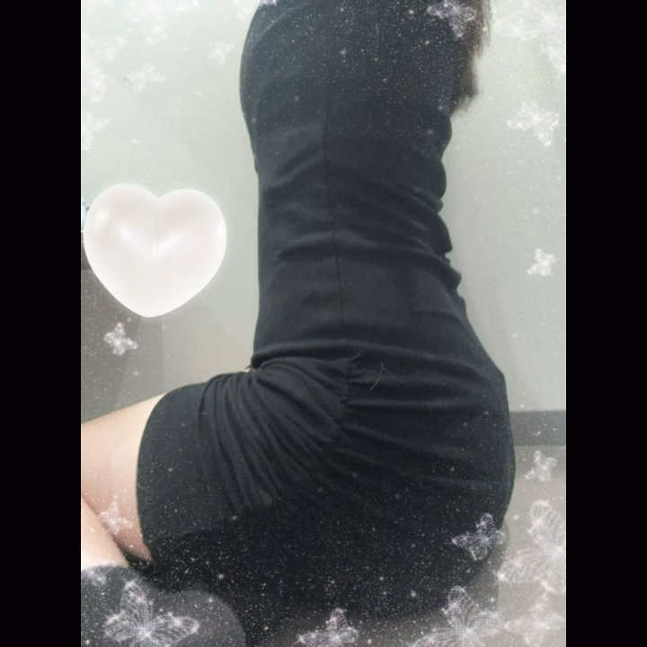 おはよ、出勤してるよ 🔆｡°


今日は【14:00~22:00】です！

頭ご予約頂いてるので、その後会えたら会いに来て欲しいな、( ᵒ̴̶̷̤◦ᵒ̴̶̷̤ )♡

るなは先日眉毛を整えに行ったので顔周りが少し赤いです笑

金曜日、間違えて久しぶりと書いてたのですが初めてでした！失礼しました(–_–“)
新しい出会いがありますように、楽しみに待ってるね。

(腕がない人みたいになっちゃった笑)