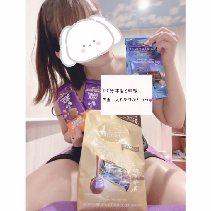 退勤しました👼🏻✨

本日もご予約ありがとうございましたっ!!
ご指名沢山Dayでバタバタ日和でした🎶

______________________________________

大好きな紳士!!大本指名様〜っ💕
3日前にも来てくれたのにまた来てくれて大感動です｡ﾟ(ﾟ´ω`ﾟ)ﾟ｡🩵
海外の方でこはくにハートをキャッチされてくれて嬉しいですっ🎶

このチョコレート達...こはくが住んでたあの場所を思い出させてくれます🇺🇸✨
そう思ったら、毎回共通点が増えてくるの凄すぎてニコニコ💕

また、思い出の話しましょうね☺️✨
_____________________________________

次回出勤は明日7/23(木)8:00-19:00です🩵
既にご予約のお兄様方ありがとうございます｡ﾟ(ﾟ´ω`ﾟ)ﾟ｡✨

時々ご質問いただくのですが、お礼の日記はご本指名様/リピーター様に限って書かせていただいております☺️🩵

何卒、ご了承を(*´∀｀*)✨

こはく💎