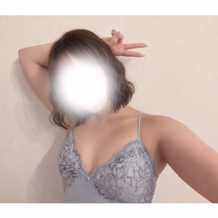 実はずーっと前に注文していたお部屋で着る用のｴﾁｴﾁなものが届きました🎁
((すっかりその存在すら忘れてた笑))

早く見たいお兄様はお早めに、こはくをご予約することをｵｽｽﾒします...👀

次回は明日26(金)9:00-17:00です╰(*´︶`*)╯🩵

雨なのでお足元悪いかと思いますが、雨の日に来てくださるお兄様にはこはくがポカポカになれるおもてなししますね♩