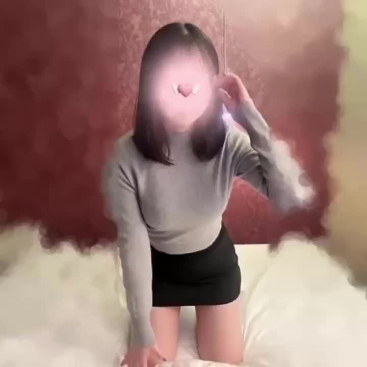 スカートの下覗いてみる？🩷
