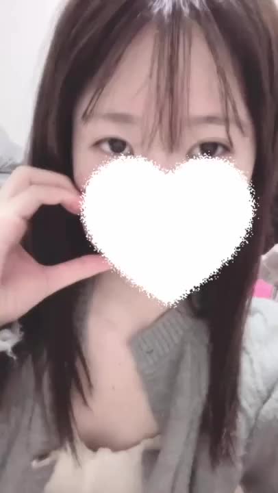 今日も天気悪い中会いに来てくれてありがとうございました！！

すっぴんだからフィルターかけといた笑笑寝る直前で目つき悪いけど許してねおやすみ(-_-)zzz

また明日ー！