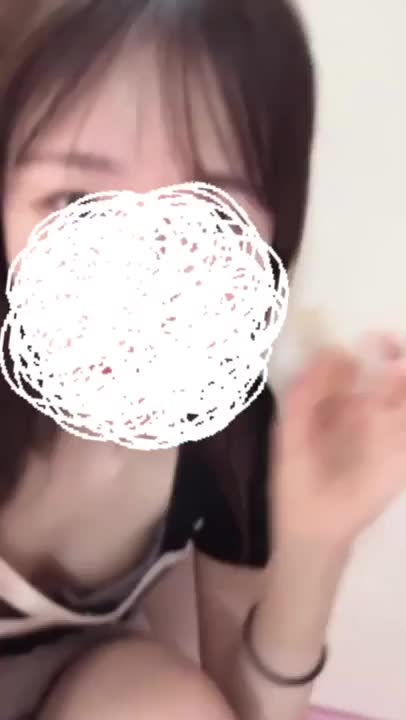 待機中横になってると眠くなっちゃうから会いに来て欲しいなぁぁぁ🐑💤

寝ないように芋けんぴたべてます
あいらぶさつまいも🍠💛