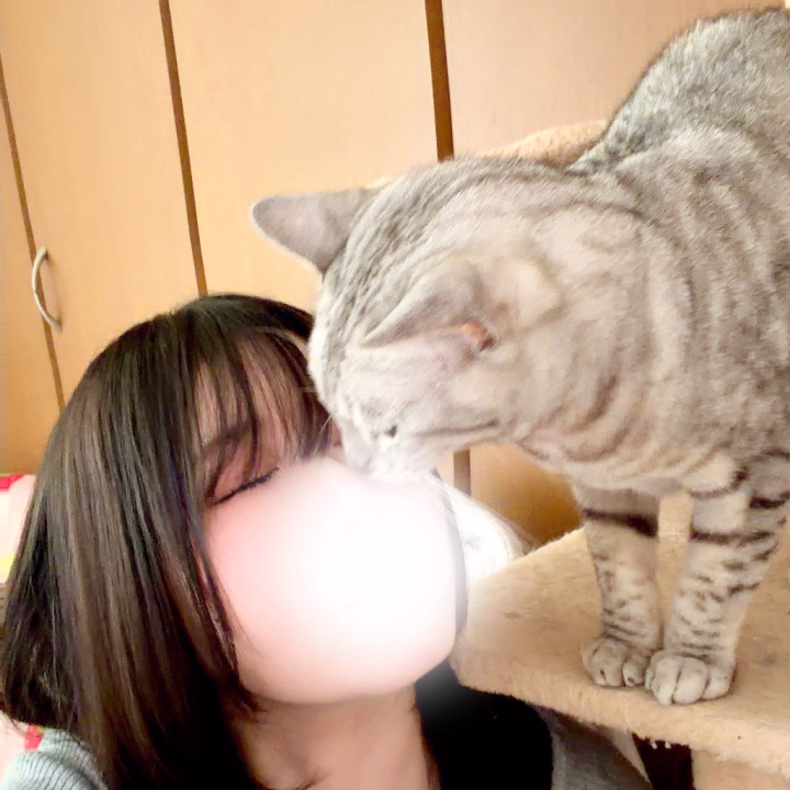 無事帰宅しております、ゆるかですꕤ︎︎·͜·



福岡を離れて早4日が経過しました🏠

おうち時間を過ごしているときは
かなり怠惰な毎日を楽しんでいるのですが

もはやぬるぬるロス、、、ᐟ( ˆᵒˆ )ᐠ 




地元愛媛にいる間も
とある場所で磨きをかけておくので🧴🧼

次そっちに遊びに行った時も
衰える事はないから安心してねぇ(⃔ *`꒳´ * )⃕↝




GWは明けてからの再来になるから

もしかしたら予定が会いづらいお兄さんも
いるかもしれないけど

5月以降は毎月現れるつもりだから！
いつか巡り会える時を楽しみにしてるねぇ(∩´∀`∩)💕






P.S.
写真は我が家の猫様の片方🐈🐾
毎日イチャコラしております///




‪𓂃 ゆるか  𓈒𓏸
.