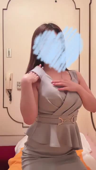 やっぴー🐥⸒⸒

4/4から出勤のルルちゃんですɞ̴̶̷ ̫ ɞ̴̶̷💓


今日はお家でずーっと
ワンピース見てる🫶🏻🫶🏻

今年入ってからハマって
1話から見始めたんだけど
先が長いな……(笑)

でも面白いから
つい見ちゃうんだよね🥺

一番好きなのは
ルフィがロビンに
「生きたいと言えー！」のシーン


泣けちゃうんだけど
私には「イキたいと言えー！」とも
聞こえちゃうんだろね🤣🤣
((さすがに怒られる？w))


ワンピース見ながら
少しずつ出勤準備しないとね🌷


お会い出来るの楽しみにしてます⟡.·


ルル