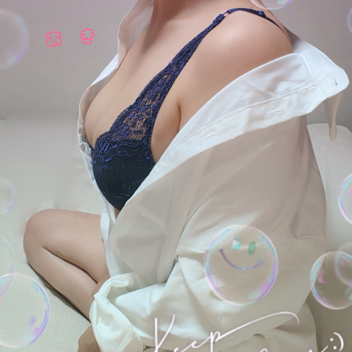 おはようございます♡

日差しがすごい！！

今日も暑くなりそうですね！

負けじと…

ホットな時間を一緒に(*^_^*)

9:00〜15:00です♡


ａｋｉ