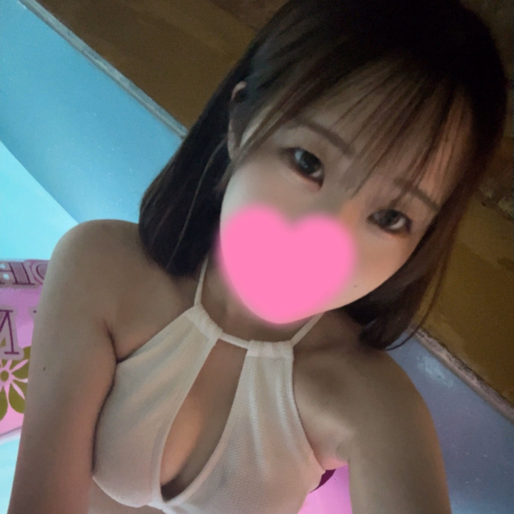 今年の夏プール行ったときの!
ナイトプールってちょっとえっちな気持ちになりませんか?♡♡
やっぱり水着姿って興奮しちゃいますよね🫣🫣