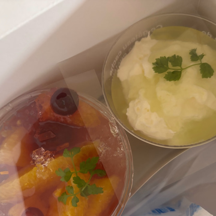 出勤しました♪

昨日もたくさんお誘いありがとうございました🥰
素敵な差し入れもありがとうございます💕

私にはないセンスの良さでテンション上がりました(笑)

今日もご予約ありがとうございます😘
たのしんでいきましょう♪