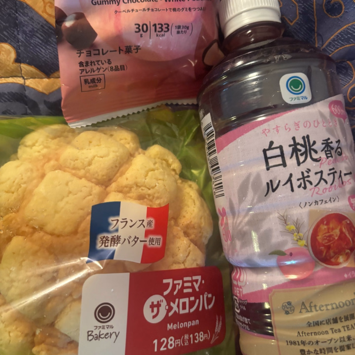 出勤しました♪

昨日もたくさんお誘いありがとうございました🥰
頑張って起きてサッカー見てたのに後半の記憶がありません…(笑)

ダイジェスト見て引き分けたのを知りました😇
ひとまず負けてなくて安心😆

お心遣いの差し入れもありがとうございます💕

さて今日は16時受付までお誘いお待ちしております♪
来週は生理休暇の為、再来週にまた出勤します♪