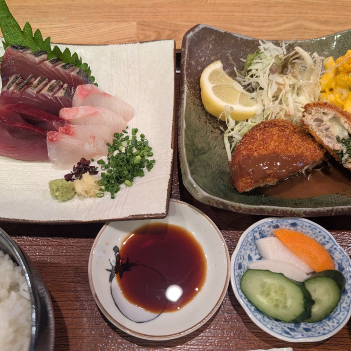 昨日は食レポするの忘れて
寝ちゃってました👀
先日も嬉しい再会と楽しい出会いを
ありがとうございます😊
3月ぶりだったから、
ちょっとむちむち、、
健康化計画、頑張るよ🤣
昨日はカツオのメンチカツを
初体験してきました😇
もたれなくて良き🤭❤️
美味しかったです😋
昨日は雨でしょんぼりでしたが
ハピハピでした😍
今日も、雨でしょんぼりなので、
むちむちぬるぬるいたしましょ❤️
ハピハピ🤗